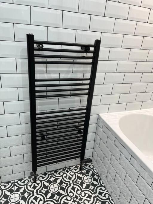 Cheerful 2 Bedroom Homely Apartment, Sleeps 6 Guest Comfy, 3X Double Bed, Parking, Free Wifi, Suitable For Business, Leisure Guest,Glasgow, Glasgow West End, Near City Centre Exterior foto
