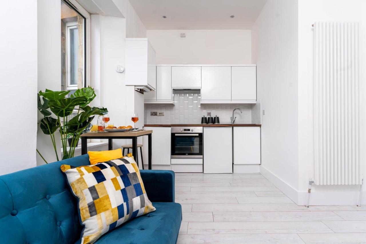 Cheerful 2 Bedroom Homely Apartment, Sleeps 6 Guest Comfy, 3X Double Bed, Parking, Free Wifi, Suitable For Business, Leisure Guest,Glasgow, Glasgow West End, Near City Centre Exterior foto