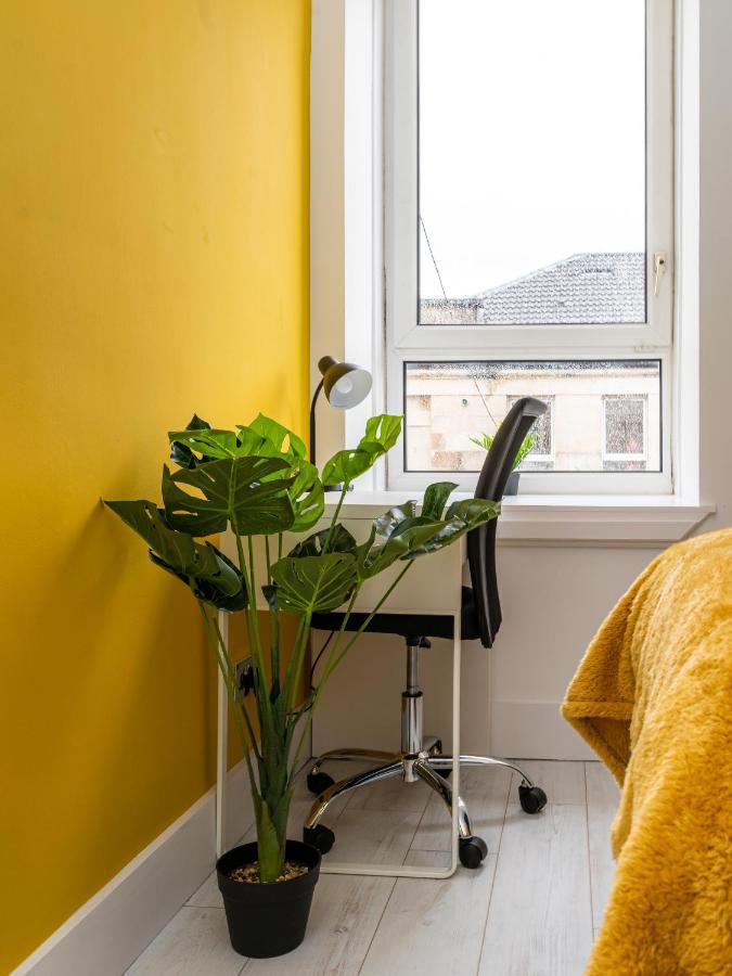 Cheerful 2 Bedroom Homely Apartment, Sleeps 6 Guest Comfy, 3X Double Bed, Parking, Free Wifi, Suitable For Business, Leisure Guest,Glasgow, Glasgow West End, Near City Centre Exterior foto